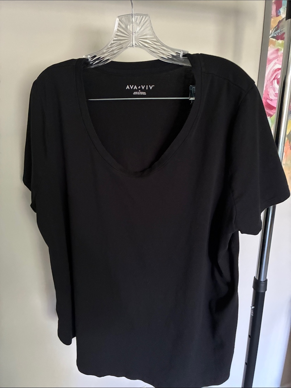 Ava & Viv Black V-Neck Short Sleeve Tee